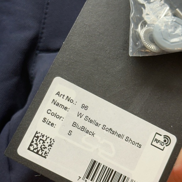 Stellar women’s small, soft shell shorts, navy blue, never worn with tags - Picture 4 of 4